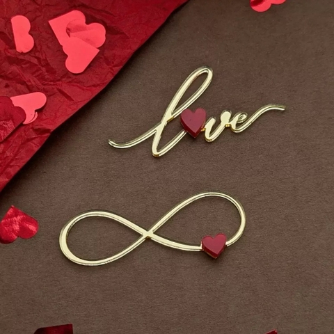 Topper mica chữ love thường vàng nhỏ + trái tim đỏ (Chiều rộng khoảng 5cm)