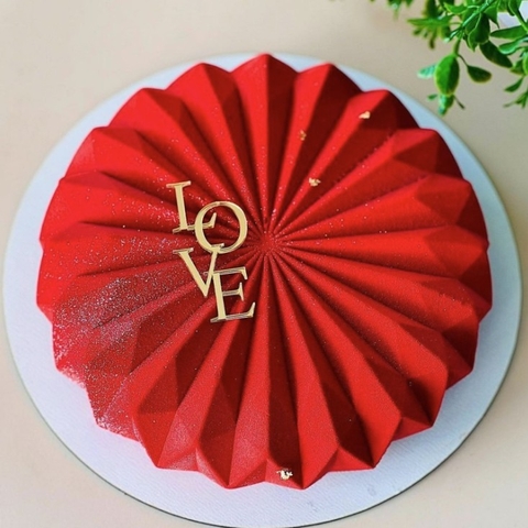 Topper mica chữ LOVE vàng nhỏ (Valentine)