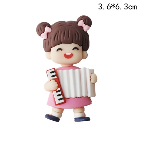 Trang trí silicon cô bé búi tóc 2 bên cầm đàn organ cười