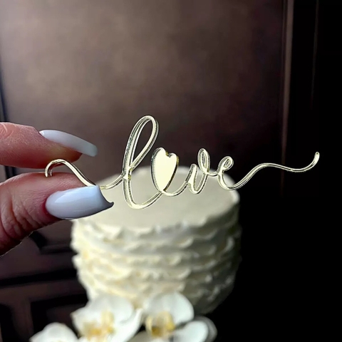 Topper mica chữ love thường vàng nhỏ kéo dài 2 bên (Cách điệu chữ O thành ❤️)