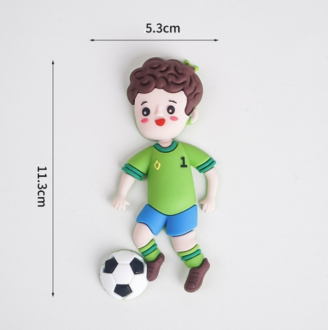 Trang trí silicon cậu bé mặc quần áo xanh đá bóng