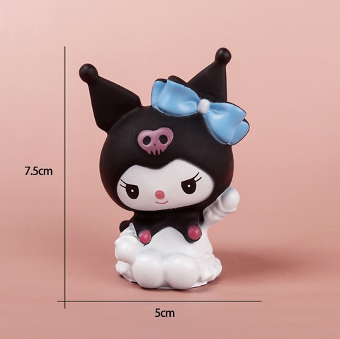 Trang trí mô hình Kuromi giơ tay nơ xanh (nhựa)