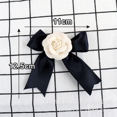 Trang trí nơ vải đen + hoa trà (11*12.5cm)
