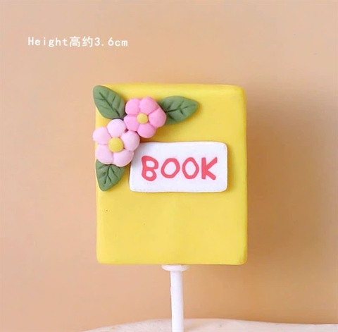 Trang trí gốm mềm hình quyển sách màu vàng Book + hoa (GV)