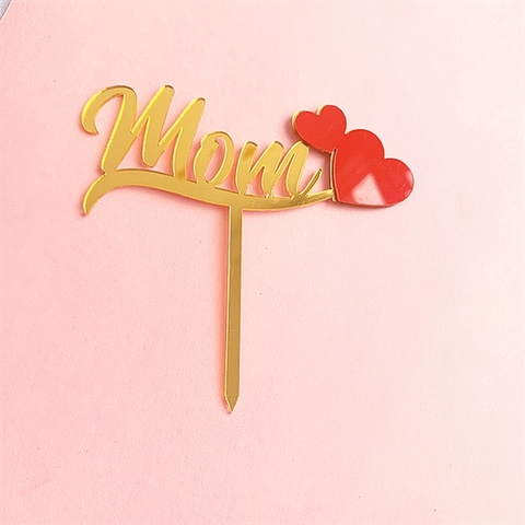 Topper mica Mom nghiêng gach chân vàng + 2 tim đỏ