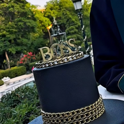 Topper mica mẫu mới chữ BOSS in vàng