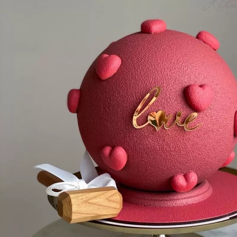 Topper mica chữ love thường vàng nhỏ (Cách điệu chữ O thành hình ❤️)