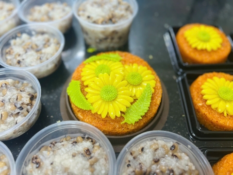 Xôi Gấc Trang Trí Hoa Cúc