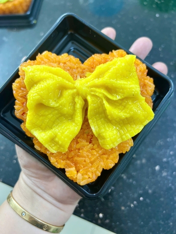 Xôi sắc màu - Xôi gấc trái tim nơ vàng