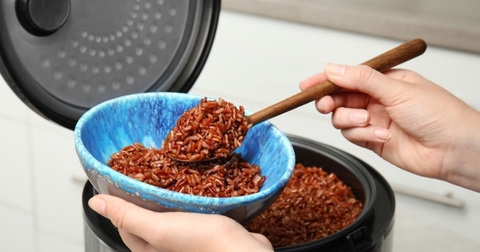 Gạo Lứt: Ai Nên Tránh Ăn và Cách Sử Dụng An Toàn Để Tối Ưu Dinh Dưỡng?