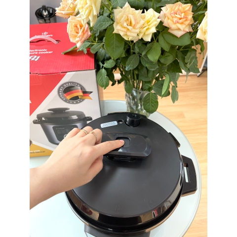 Nồi Áp Suất Điện Đa Năng KALPEN P4, Dung Tích 6 Lít, Công Suất 1000W