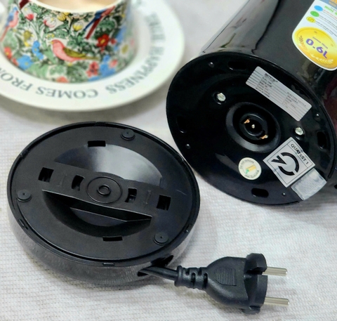 Ấm Siêu Tốc Mini 2 lớp giữ nhiệt Bennix BN-006EK, 0,6L- 650W-  Bảo hành 12 tháng