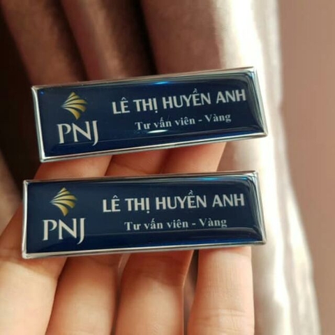 Top 5 Lợi Ích Khi Sử Dụng Dụng Cụ Bảng Tên Nhân Viên Giá Rẻ