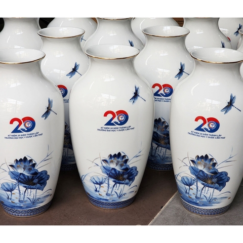 Lọ Hoa Gốm Sứ – Quà Tặng Sang Trọng Cho Mọi Không Gian