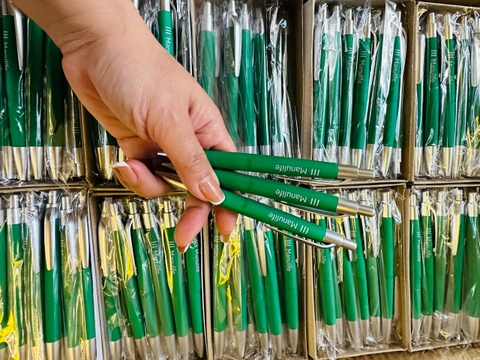 Tại sao bút bi in logo lại là công cụ quảng bá hiệu quả cho doanh nghiệp?