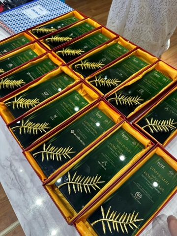 Quà Tặng Ý Nghĩa Cho Nhân Viên Xuất Sắc Cuối Năm