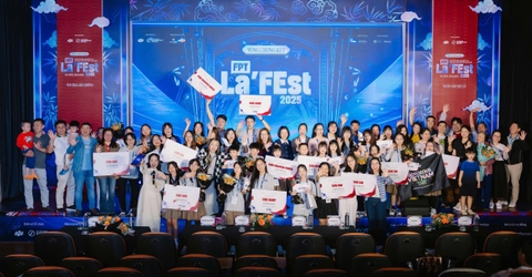 QUÀ TẶNG THANH LONG VINH DỰ ĐỒNG HÀNH & TÀI TRỢ CÚP VINH DANH FPT La’Fest 2025