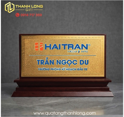 Bảng chức danh gỗ đồng để bàn
