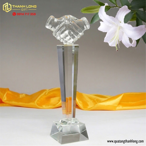 Cúp Pha Lê bắt tay