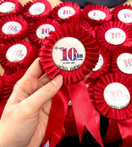 Hoa Cài Áo Họp Lớp Màu Đỏ Sắc Màu Kết Nối Kỷ Niệm