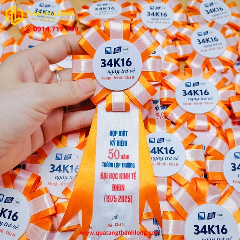 Hoa Cài Áo Họp Lớp Màu Cam In Theo Yêu Cầu