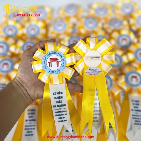 Hoa Cài Áo Cao Cấp Màu Vàng - Đuôi Nheo In Tùy Chỉnh