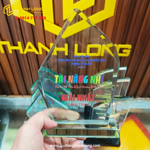 Kỷ niệm chương thủy tinh mũi nhọn thủy tinh