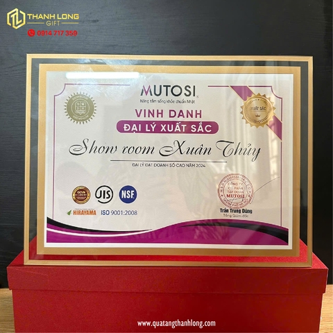 Bảng vinh danh thủy tinh