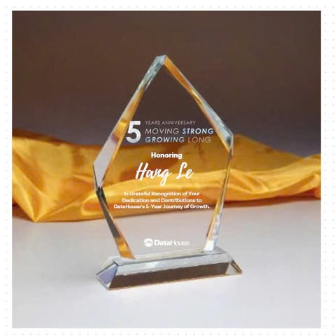 Kỷ niệm chương thủy tinh mũi nhọn thủy tinh