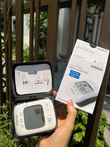 Máy đo huyết áp cổ tay Omron HEM-6230