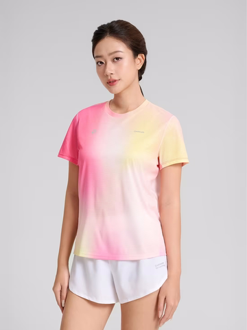 Áo thun chạy bộ nữ graphic pink gradient