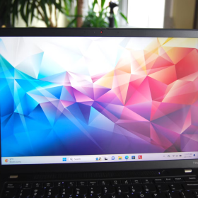 Review Lenovo ThinkPad T14s (2023): Phiên bản di động hơn của dòng T14