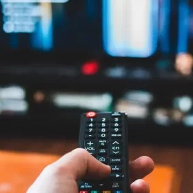 Cách tìm kiếm nhạc từ phim, chương trình và quảng cáo