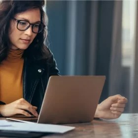 8 điều cần tránh khi mua laptop 