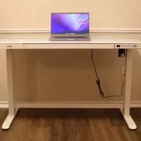 Review bàn đứng FlexiSpot EG8 Comhar