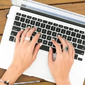 Thủ thuật chuyển vị trí phím trên Laptop
