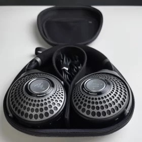 Review tai nghe Focal Bathys