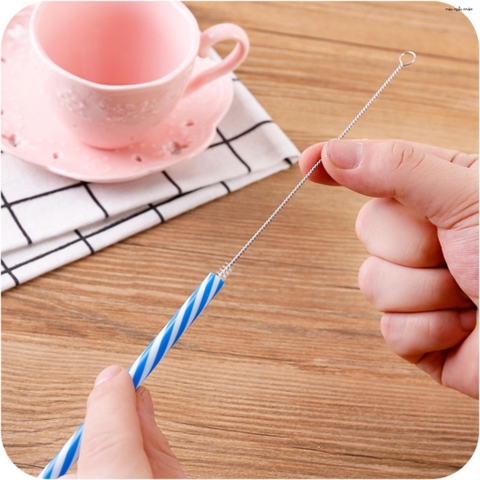 1 cây cọ rửa ống hút,