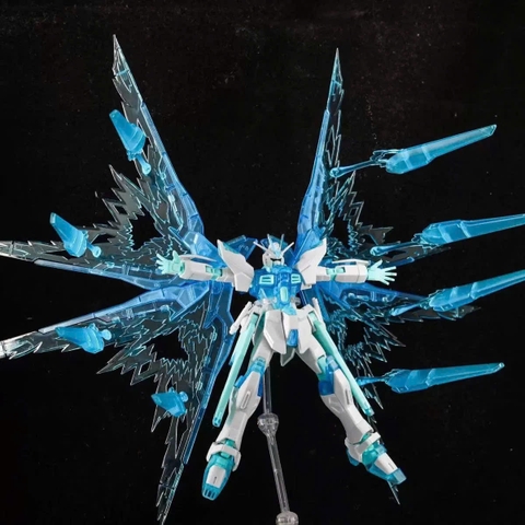 Mô Hình Lắp Ráp HG Ice Blue Strike Freedom Limited (Tặng kèm EFFECT cứng + decal nước + base)