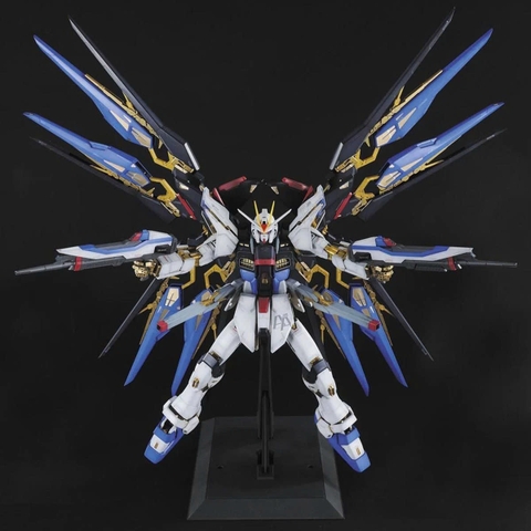 MÔ HÌNH LẮP RÁP  PG 1/60 STRIKE FREEDOM GUNDAM PERFECT GRADE CHÍNH HÃNG