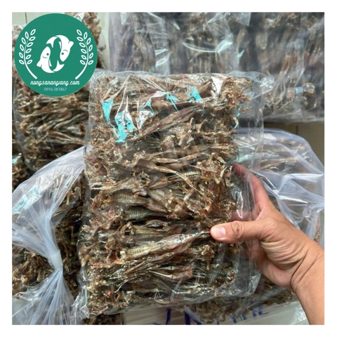 Khô nháy (kiều nữ chân dài)