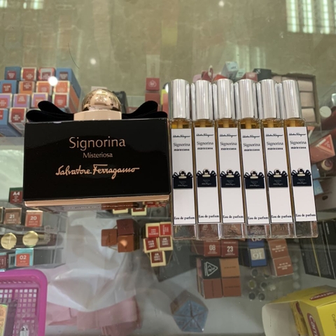 Nước hoa signorina đen chiết 10ml