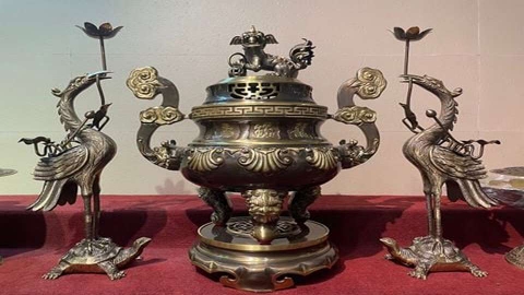 Nét Đẹp Tôn Nghiêm Và Tinh Tế Trong Bộ Tam Sự Bằng Đồng