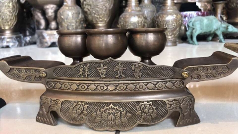 Chén Thờ Đồng – Tinh Hoa Nghệ Thuật, Tôn Vinh Lễ Nghĩa Gia Đình