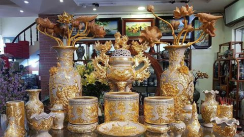 Chiêm Ngưỡng Vẻ Đẹp Hoàn Mỹ Từ Cây Sen Đồng Mạ Vàng