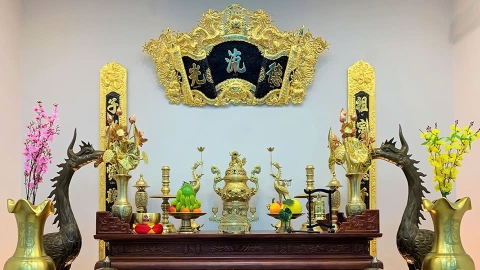 Có Nên Dùng Đồ Thờ Bằng Đồng? Những Lý Do Bạn Không Thể Bỏ Qua