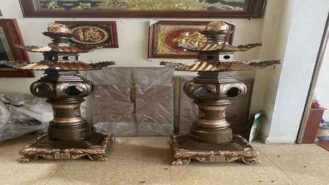 Bí Mật Phong Thủy Đằng Sau Đèn Thờ Đồng: Kích Hoạt Tài Lộc và Bình An