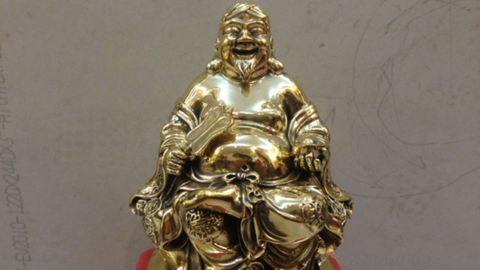 Tăng Tài Lộc, Giữ An Yên Với Bàn Thờ Ông Địa Phong Thủy Bằng Đồng