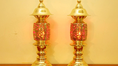 Ánh Sáng Tâm Linh: Lịch Sử Làng Nghề Chạm Đồng Qua Nghệ Thuật Đèn Thờ Cửu Diệu Thiên