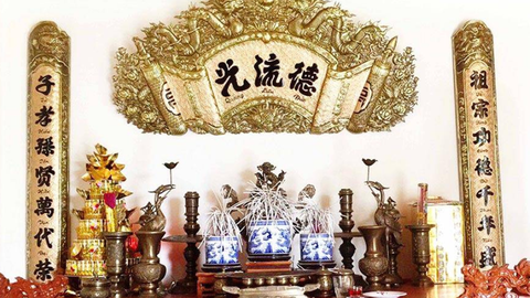 Cuốn Thư Câu Đối Bằng Đồng: Nơi Giao Thoa Giữa Trời Đất, Dẫn Lối Tâm Linh Đến Vượng Khí An Lành